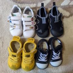 Onitsuka Tiger/CONVERSE/adidas　キッズスニーカーのサムネイル