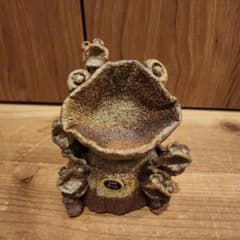 信楽焼　蛙　置物　むかえる　①のサムネイル