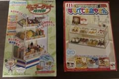リーメント『ぷちマーケット陳列棚』とメガハウス『ならべてお店やさん』の2点セットのサムネイル
