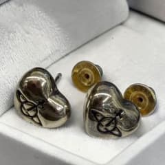 希少 Vivienne Westwood ハートスタッドピアス 両耳 925 希少 Vivienne Westwood ハートスタッドピアス 両耳 925 - メルカリ