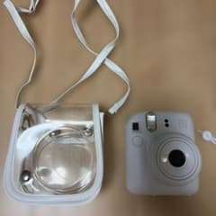 instax mini 12 本体 ホワイト ケースとチェキケース付きのサムネイル