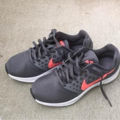 NIKEのサムネイル