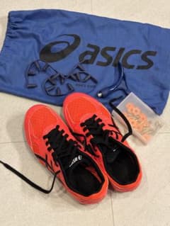値下げしました‼️【23cm】asics スパイク・シューズ オレンジのサムネイル