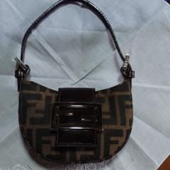 【専用】FENDI ミニ クロワッサンのサムネイル