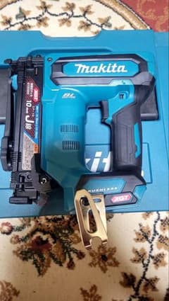 Makita XGT 充電式タッカ40Vのサムネイル