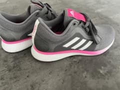 レディース　スニーカー　adidas 24.0のサムネイル