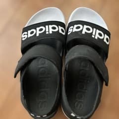 adidas ブラック スポーツサンダル24センチのサムネイル