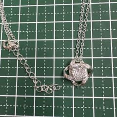 クリスタル ネックレス