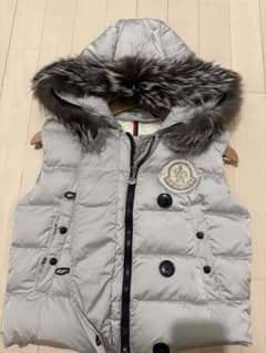 美品】MONCLER ダウンベスト ファー付き - メルカリ
