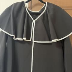 フリル付き黒長袖シャツのサムネイル