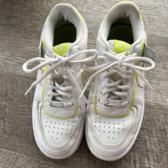 NIKEスニーカーのサムネイル
