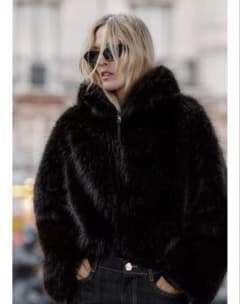 タグ付き新品★ZARAのフェイクファーショートコート★ブラック色★Sサイズ タグ付き新品☆ZARAのフェイクファーショートコート☆ブラック色☆S