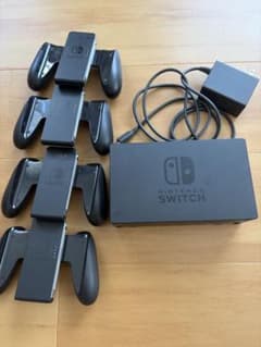 【純正品】Nintendo Switch ドック・ACアダプター・グリップ4個のサムネイル