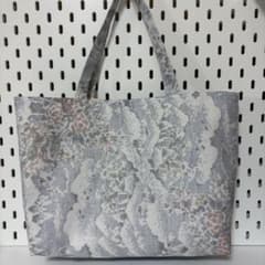 大島紬 着物リメイク トートバッグ ハンドメイド 白大島 - メルカリ