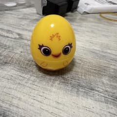 イエローヒヨコ卵型おもちゃのサムネイル