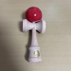 赤い木製けん玉のサムネイル