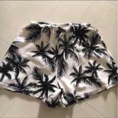 【美品】ヤシ柄 ショートパンツのサムネイル