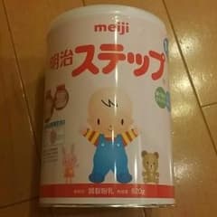 meigi 粉ミルク ステップ 820グラム １缶のサムネイル