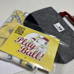 スヌーピー　その他　グッズ　未使用　レア スヌーピーグッズ 非売品3点 2026年カレンダー、ブランケット、ランチ
