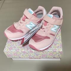 新品 New balance スニーカー 18.5cmのサムネイル