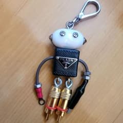 PRADA ロボット型キーホルダー エドワード - メルカリ