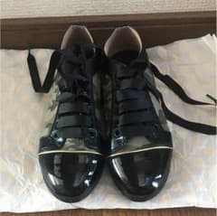 スニーカーのサムネイル