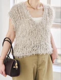 【Spick and Span】フェザーヤーンニットベストのサムネイル