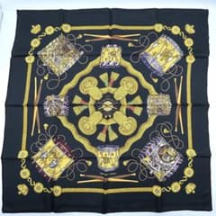 【極美品】エルメス カレ90 LES TAMBOURS タンブール スカーフ 黒 極美品】エルメス カレ90 LES TAMBOURS タンブール スカーフ 黒 - メルカリ
