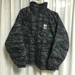 としお様専用 BOSS ジャンパー 迷彩＆ブラック  リバーシブルのサムネイル