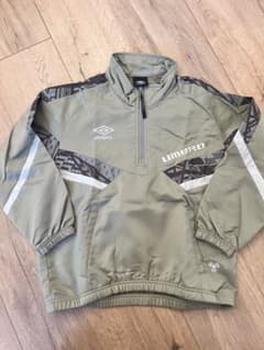 美品）umbro ハーフジップ　 ピステ　120cmのサムネイル