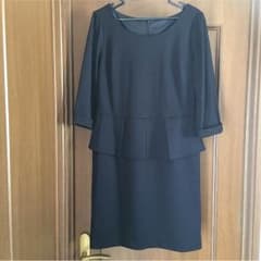 美品❣️黒 ペプラムワンピースのサムネイル