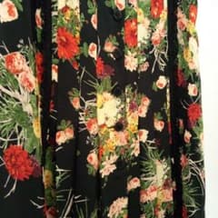 くーみん様専用　美品　黒　花柄　ワンピース　前開き、プリーツのサムネイル