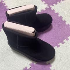新品未使用 UGG アグ クラシック ミニ プラット 厚底 ブーツ 22cmのサムネイル