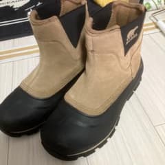 SOREL 防水スノーブーツ ベージュと黒のサムネイル