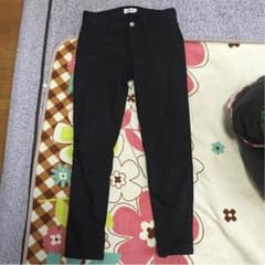 黒パンツのサムネイル