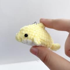 編みぐるみ 編み物 毛糸 イルカ ハンドメイド チャーム キーホルダーのサムネイル