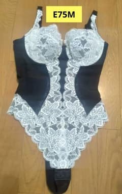 【再値下げ】グラントイーワンズ　Tバックボディースーツ E75M 再値下げ】グラントイーワンズ Tバックボディースーツ E75M - メルカリ