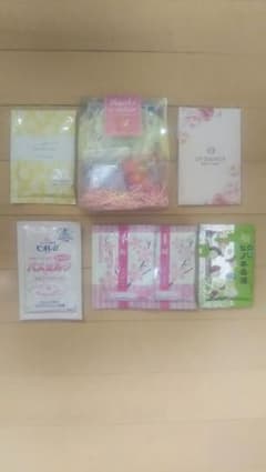 サンクスカラフルギフトピンク(入浴品3点) 、炭酸バスパウダー(サンプル)1袋他のサムネイル