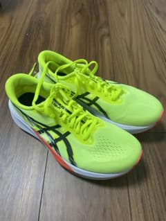 ASICS ランニングシューズ 蛍光イエロー - メルカリ