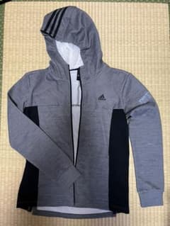 adidas アディダスのサムネイル
