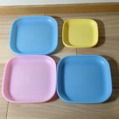 【新古品】タッパーウェア　皿4つのサムネイル
