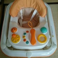 コンビ よちよちキーパー 歩行器のサムネイル