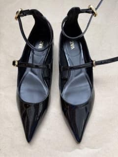 ZARA エナメル アンクルストラップ フラットパンプス ブラック　36インチのサムネイル
