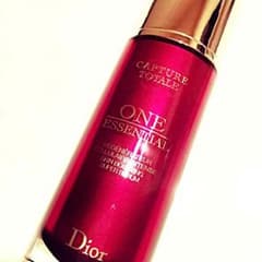 Dior☆ディオール♪ お値下げ！カプチュールトータル ワンエッセンシャルのサムネイル