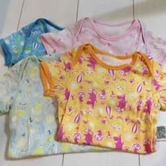 UNIQLO ムーミンのロンパースのサムネイル