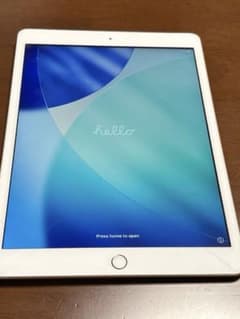iPad 第8世代　Gold ※画面にひびあり iPad 第8世代 Gold ※画面にひびあり - メルカリ