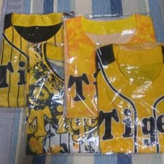 阪神タイガース ユニフォーム  希少な４種セットのサムネイル
