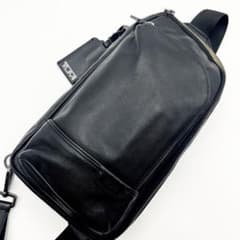 良品 トゥミ 6302035DP ボディバッグ ハリソン レザー シボ 黒 - メルカリ