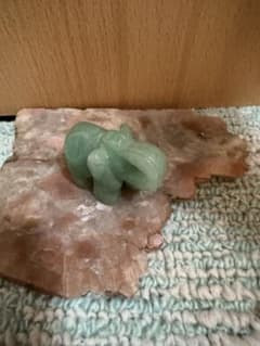 翡翠 象の彫刻 天然石のサムネイル