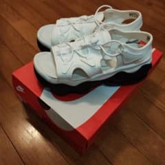 美品　NIKE　ナイキ　エアマックスココ　サンダル　ホワイトのサムネイル